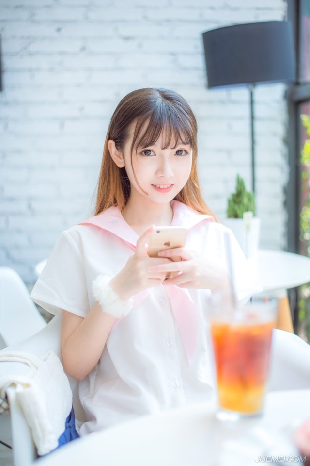我迎著朝野站在大海的面前,对自己说:如果时光不能倒流,就让这一切,随风而去吧